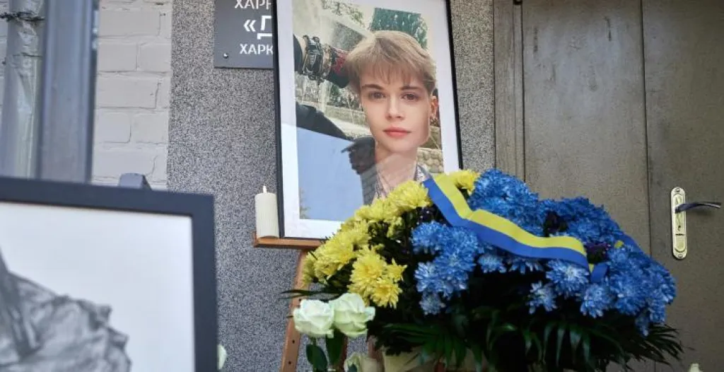 У Харкові встановили меморіальну дошку юній художниці та поетесі Вероніці Кожушко