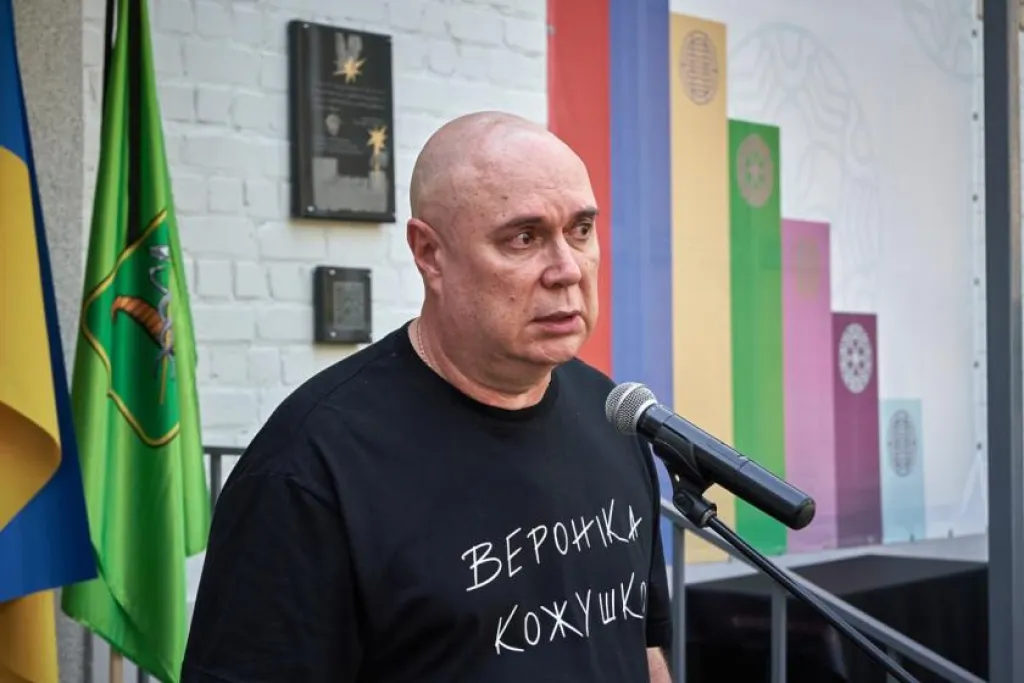 У Харкові встановили меморіальну дошку юній художниці та поетесі Вероніці Кожушко