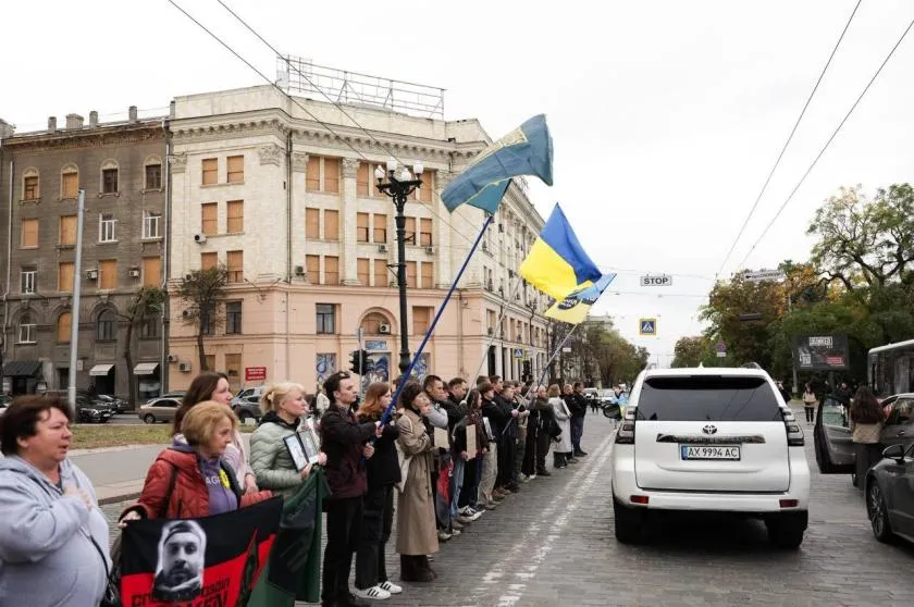 У Харкові вшанували загиблих військових акцією “Стою за…”, уперше долучився Терехов