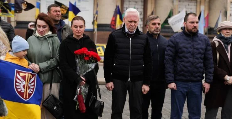 У Харкові вшанували загиблих військових акцією “Стою за…”, уперше долучився Терехов