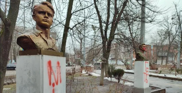 У Харкові бюсти радянським героям втратили статус пам’яток