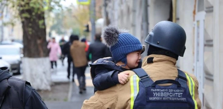 Як після атаки РФ рятували дітей із палаючого приватного дитсадка
