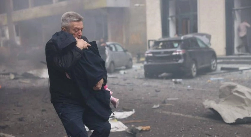 Як після атаки РФ рятували дітей із палаючого приватного дитсадка