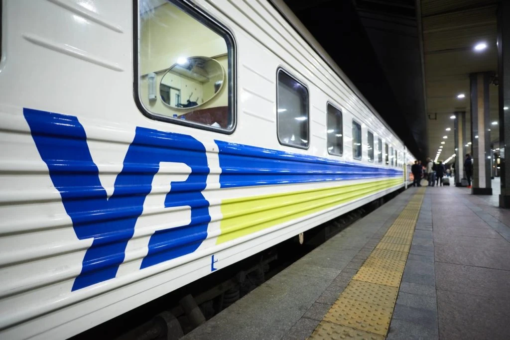 Через обстріли потяги їдуть із затримками у трьох областях