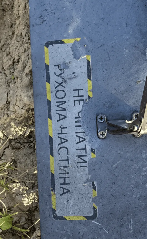 У Казахстані вибухнув дрон: очевидці показали уламки з українськими написами