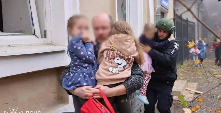 У лікарні лишаються троє постраждалих через удар по дитсадку в Харкові
