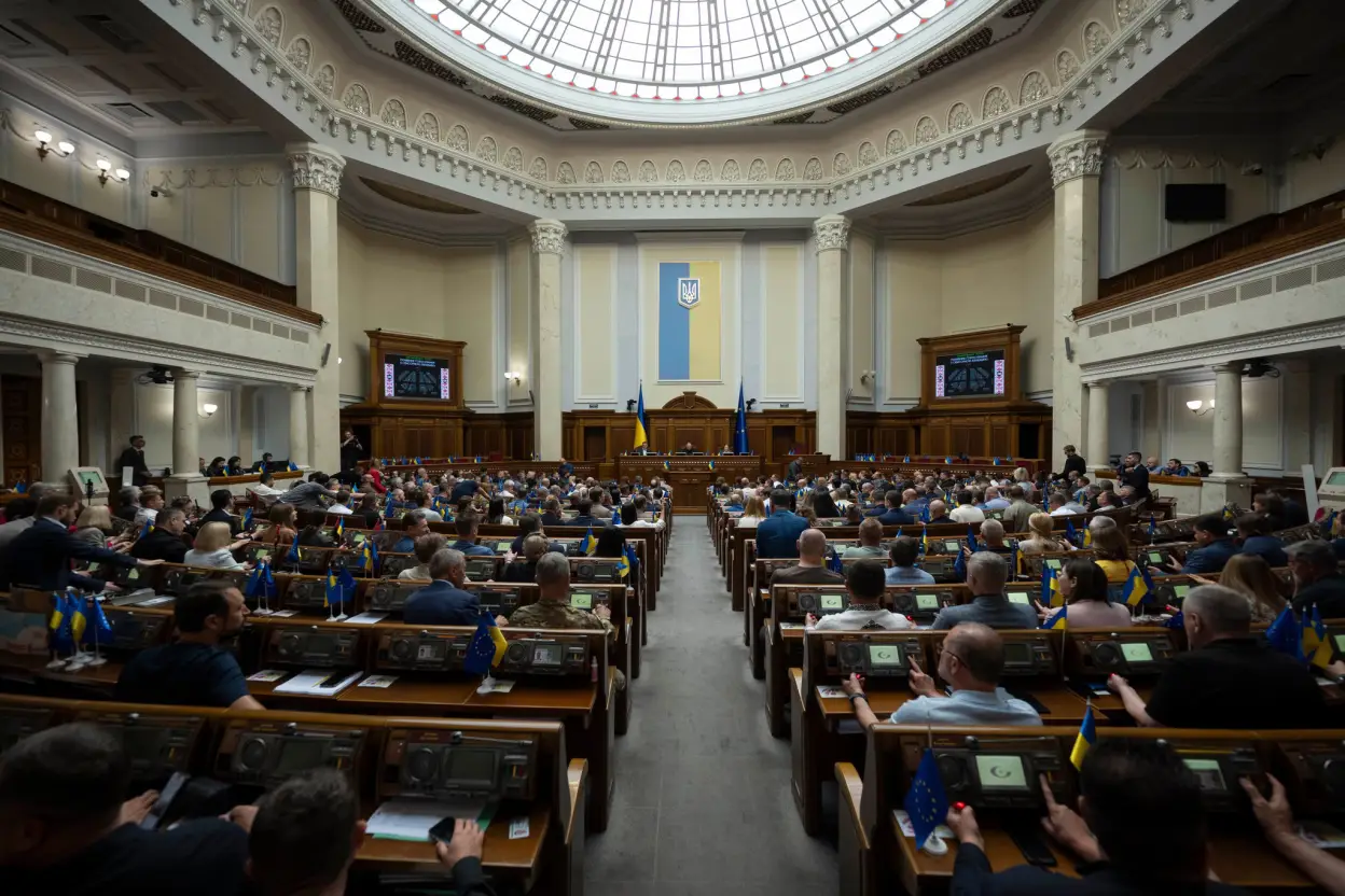Як харківські нардепи голосували за повернення повноважень НАБУ і САП