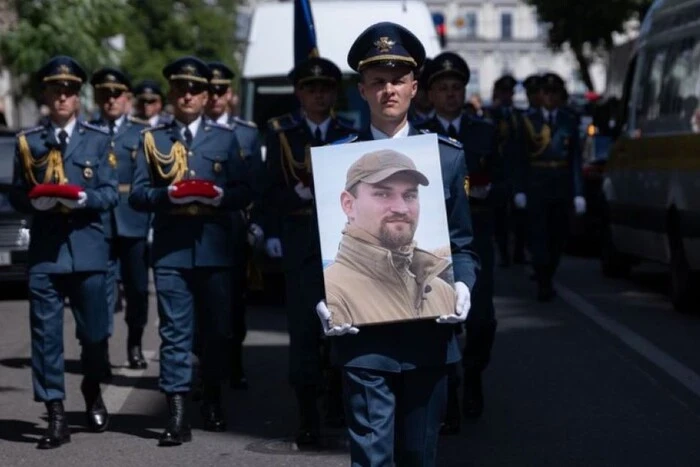 У Києві попрощалися із загиблим льотчиком-випускником харківського вишу