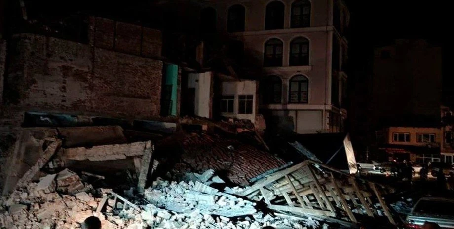 Потужний землетрус у Туреччині: що відомо про наслідки і ситуацію у Стамбулі
