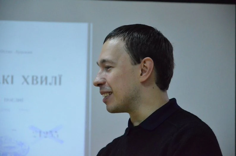 “Це не книжка для метро”: розмова з Олександром Вешелені, що переклав українською “Меланхолію опору” Ласло Краснагоркаї
