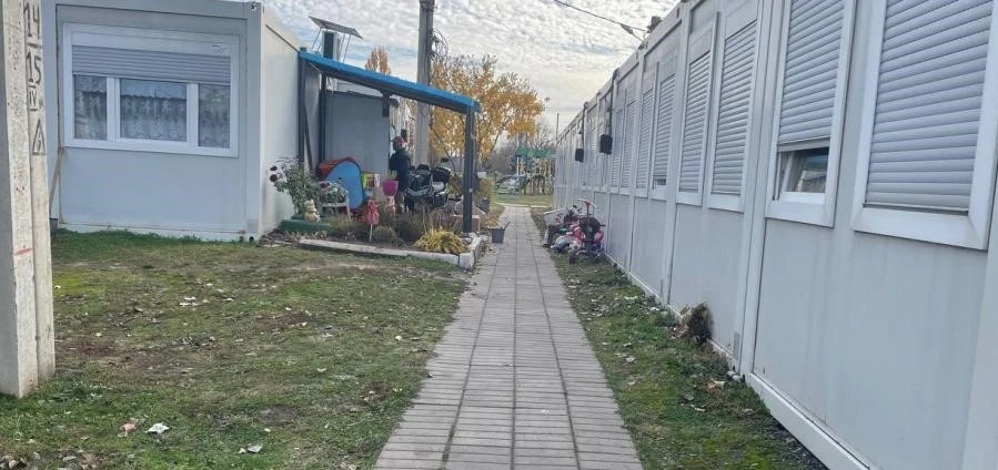 Сиділи в холоді і без світла. У Харкові розбирають модульне містечко для переселенців