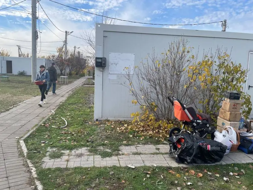 Сиділи в холоді і без світла. У Харкові розбирають модульне містечко для переселенців