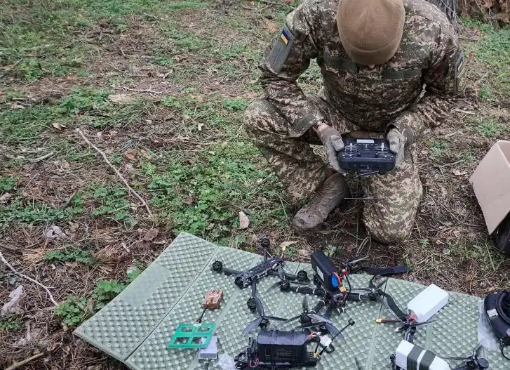 “Вражати ворожу піхоту та укриття”: як тренуються пілоти “Хартії” на Харківщині