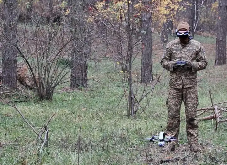 “Вражати ворожу піхоту та укриття”: як тренуються пілоти “Хартії” на Харківщині