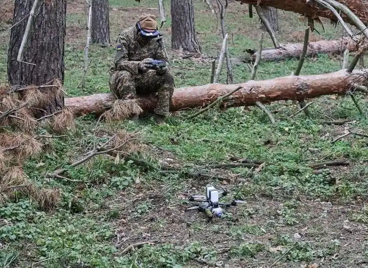 “Вражати ворожу піхоту та укриття”: як тренуються пілоти “Хартії” на Харківщині