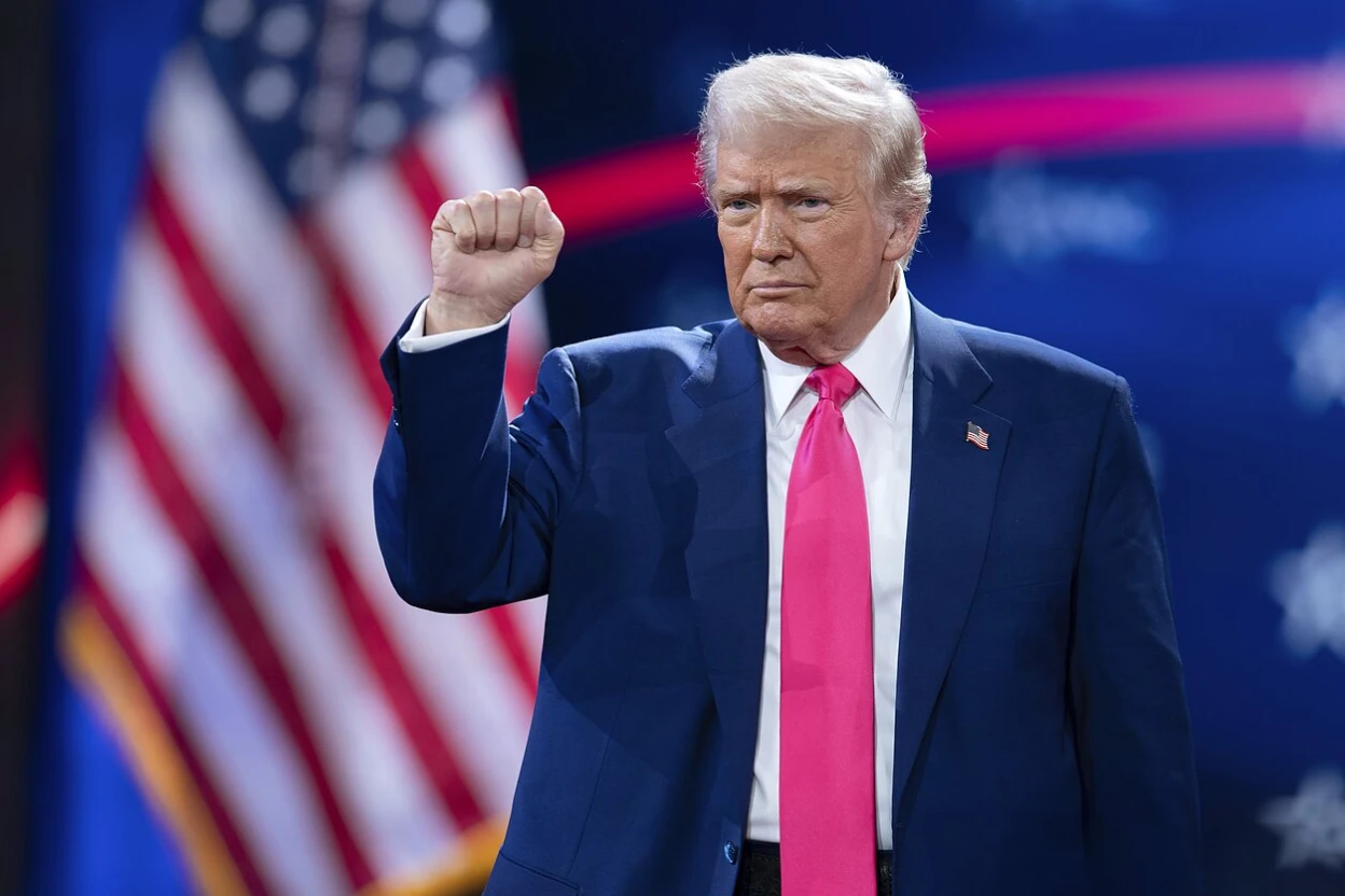 Трамп звинуватив BBC у спотворенні подій і впливі на вибори у США