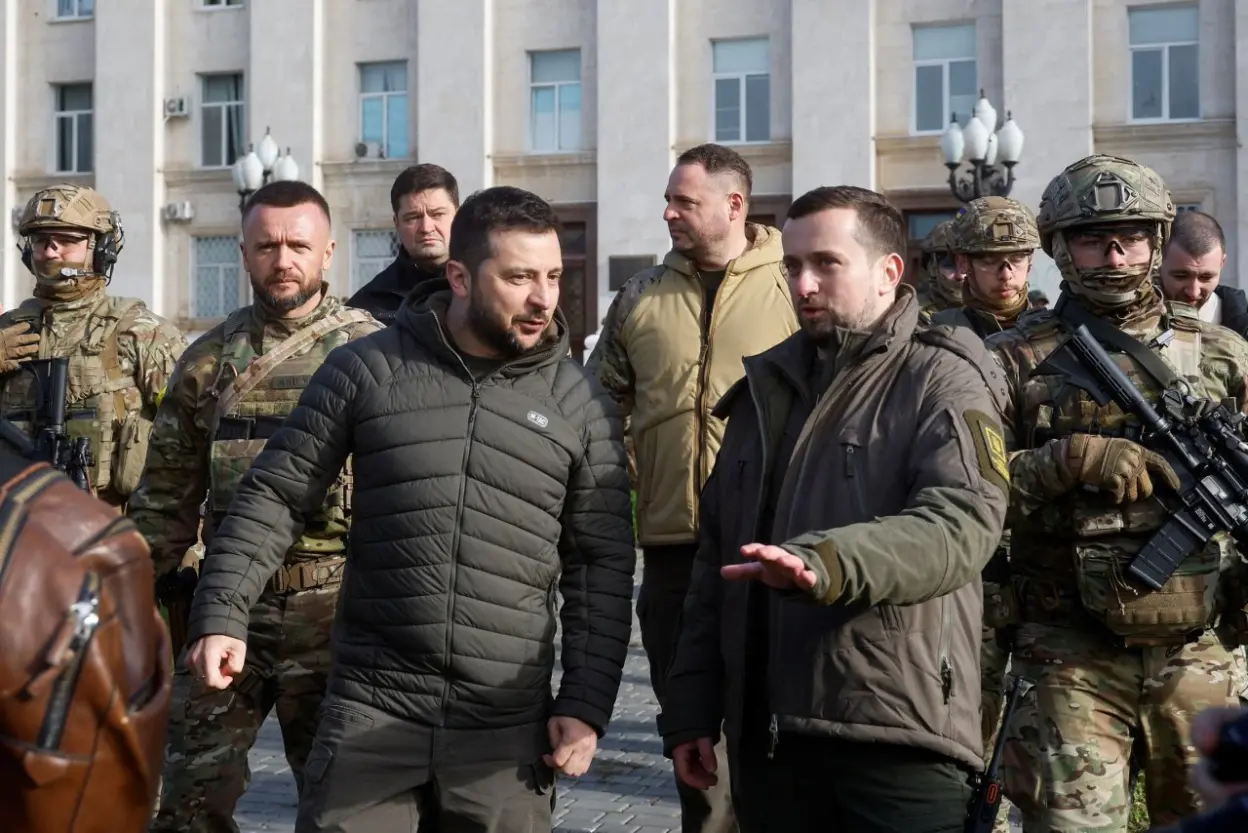 Зеленський приїхав до Херсона і зробив важливу заяву про захист міста