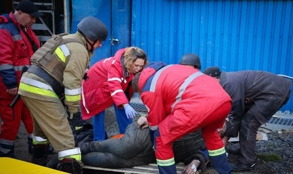 Росіяни вдарили про промисловому об’єкту в Миколаєві: багато поранених