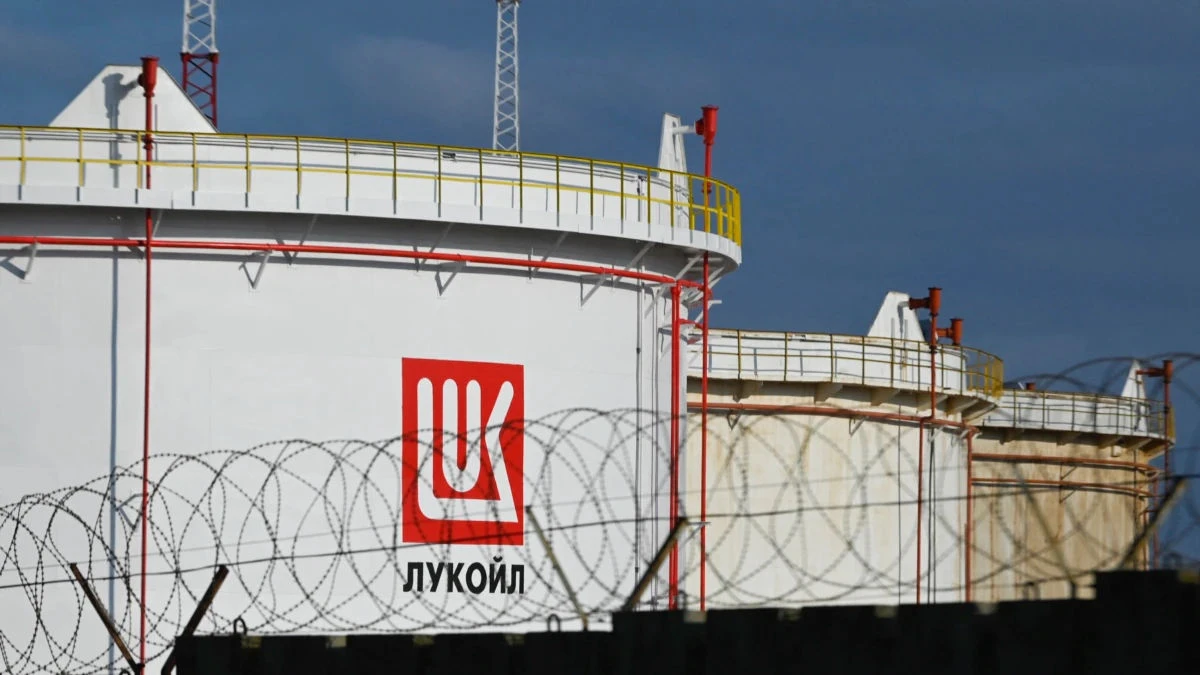 Закордонні активи “Лукойлу” можуть купити американські інвестори — Reuters