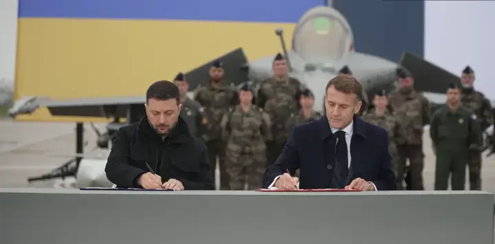 Зеленський і Макрон підписали угоду щодо оборонного обладнання для України