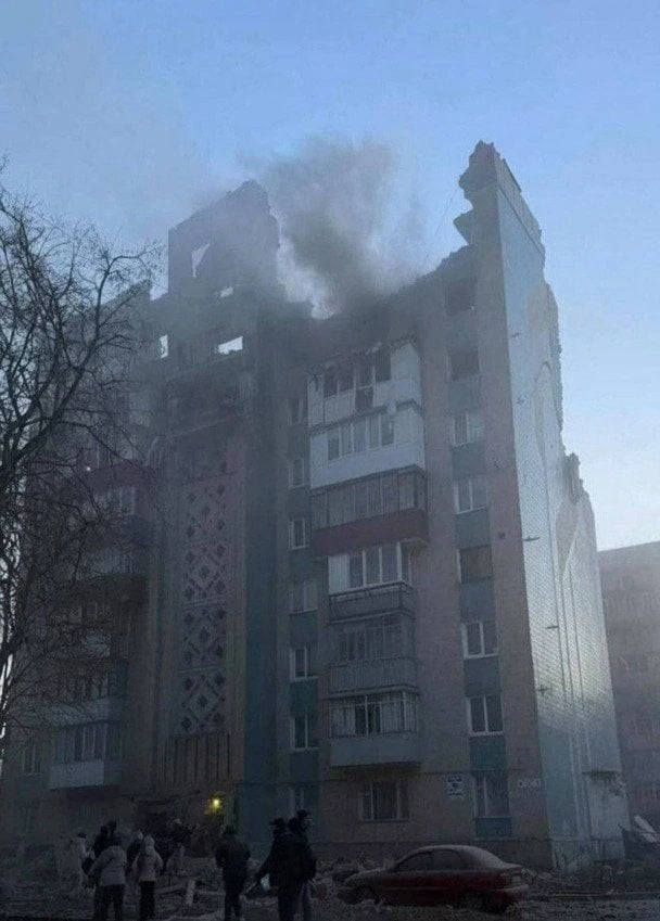 У Тернополі цілий ранок лунають вибухи: пошкоджено житловий будинок