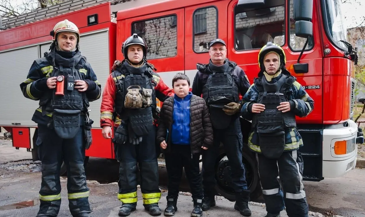 У Харкові відзначили восьмирічного Артема за порятунок бабусі