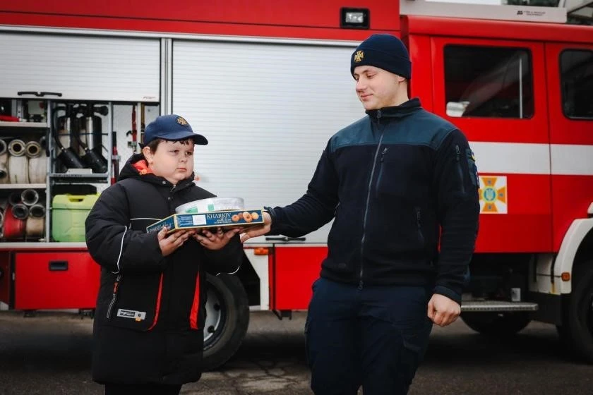 У Харкові відзначили восьмирічного Артема за порятунок бабусі