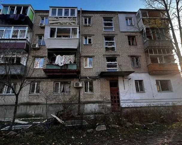 Росіяни посеред дня вдарили дронами по Дніпру: що відомо