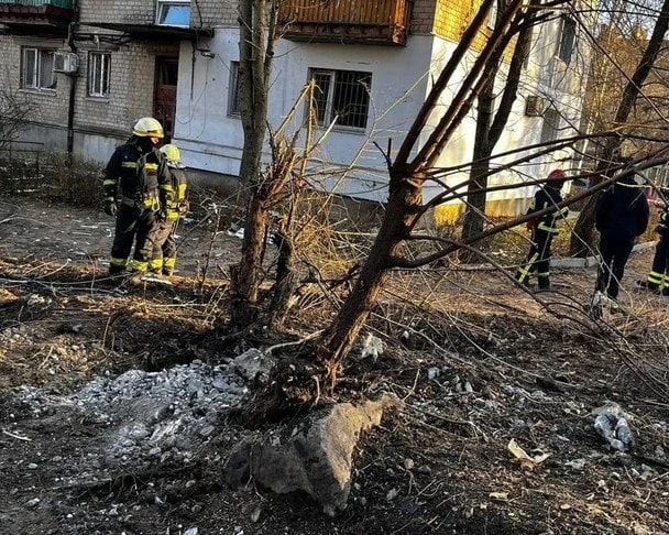 Росіяни посеред дня вдарили дронами по Дніпру: що відомо