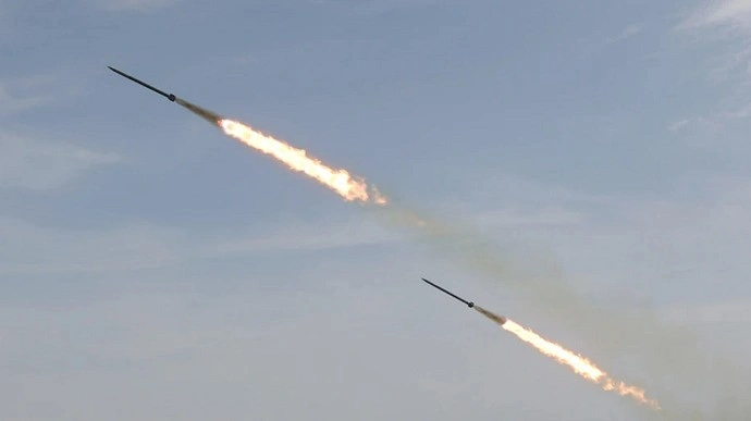Росія ударила ракетами по передмістю Харкова