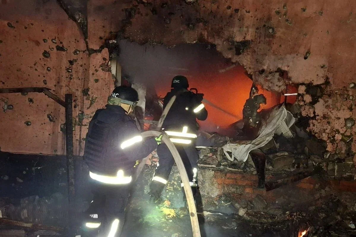 Росіяни вдарили по Дніпропетровщині: є поранені, виникли пожежі і руйнування