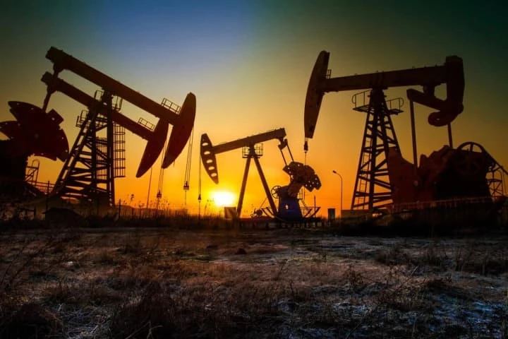 Ціни на нафту відреагували на очікування щодо мирних переговорів та засідання ОПЕК+