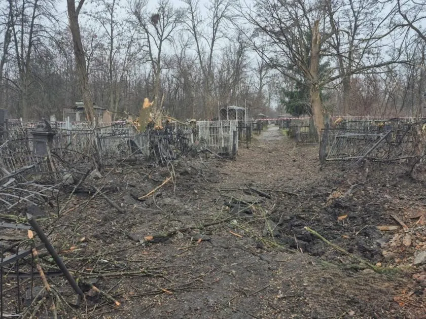 Ворог обстріляв кладовище у Харкові