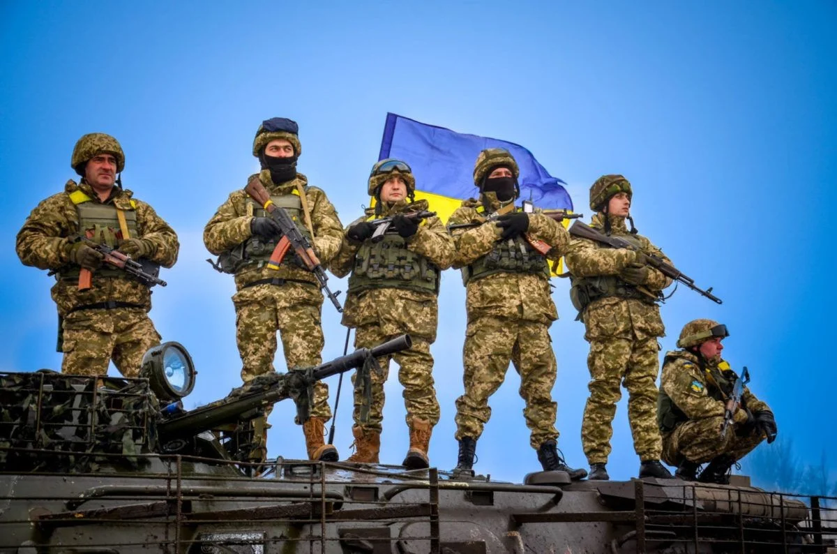 Зеленський у День ЗСУ: військові на полі бою роблять усе, щоб Україна мала впевненість за столом переговорів
