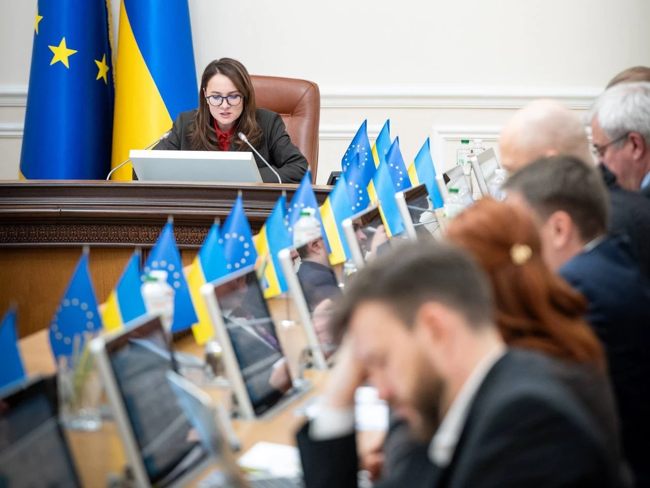 Сировина залишиться в країні: уряд продовжив заборону на експорт лісу й брухту