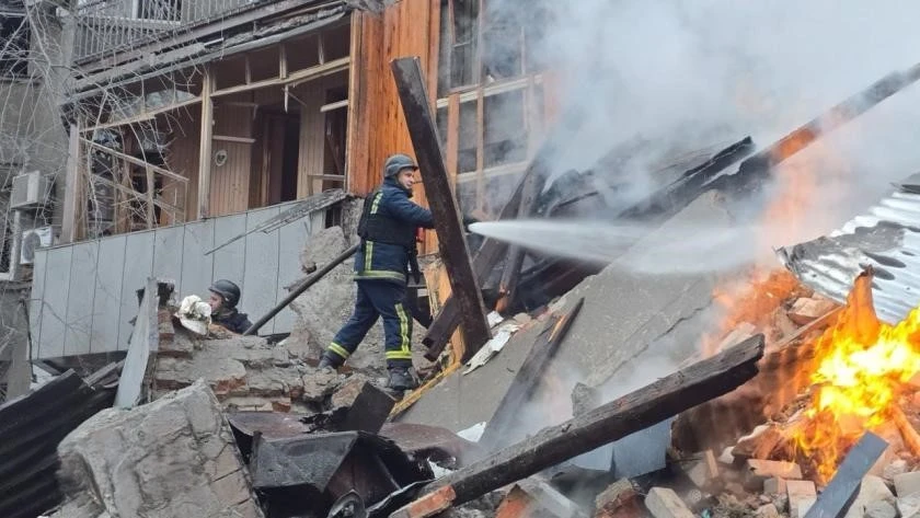 Ракетний удар по центру Харкова: під завалами шукають людей, поранених уже 13