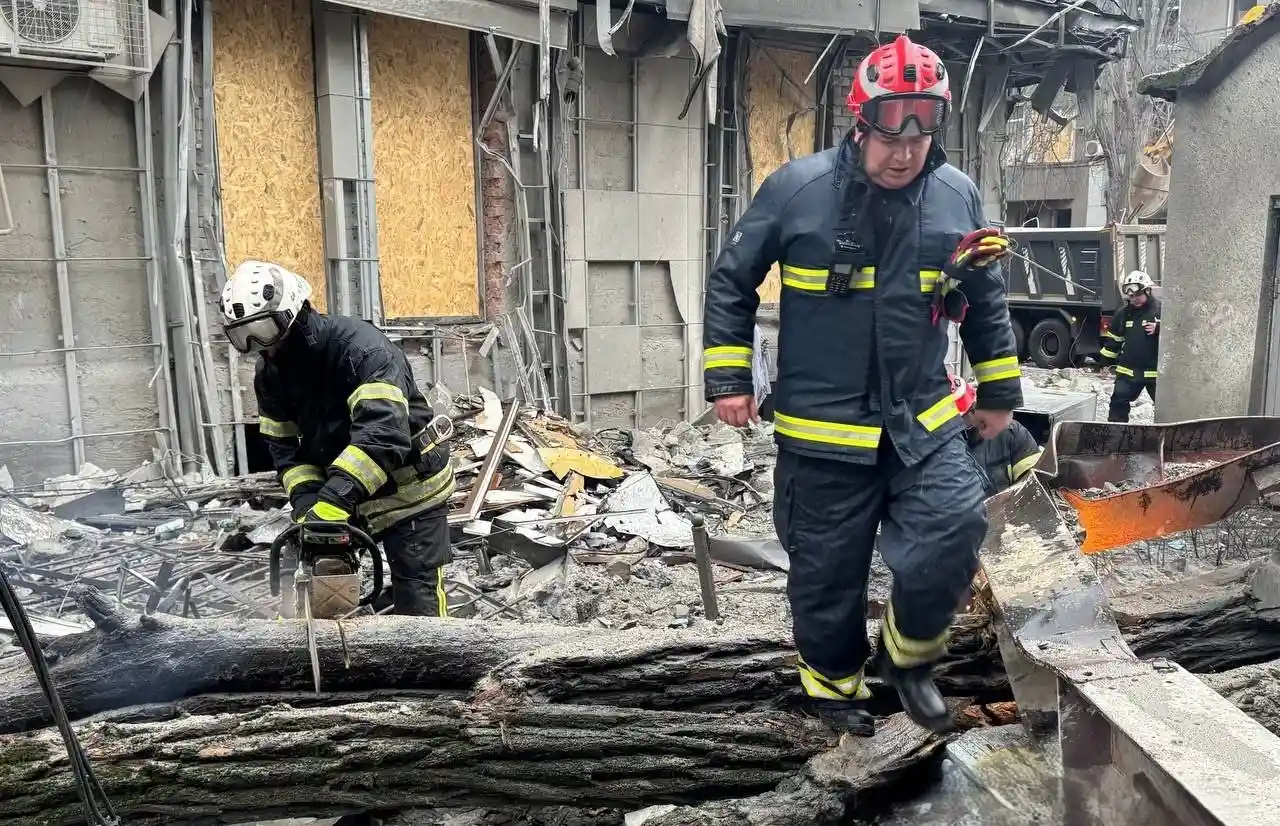 Після ракетного удару по центру Харкова семеро поранених залишаються в лікарнях