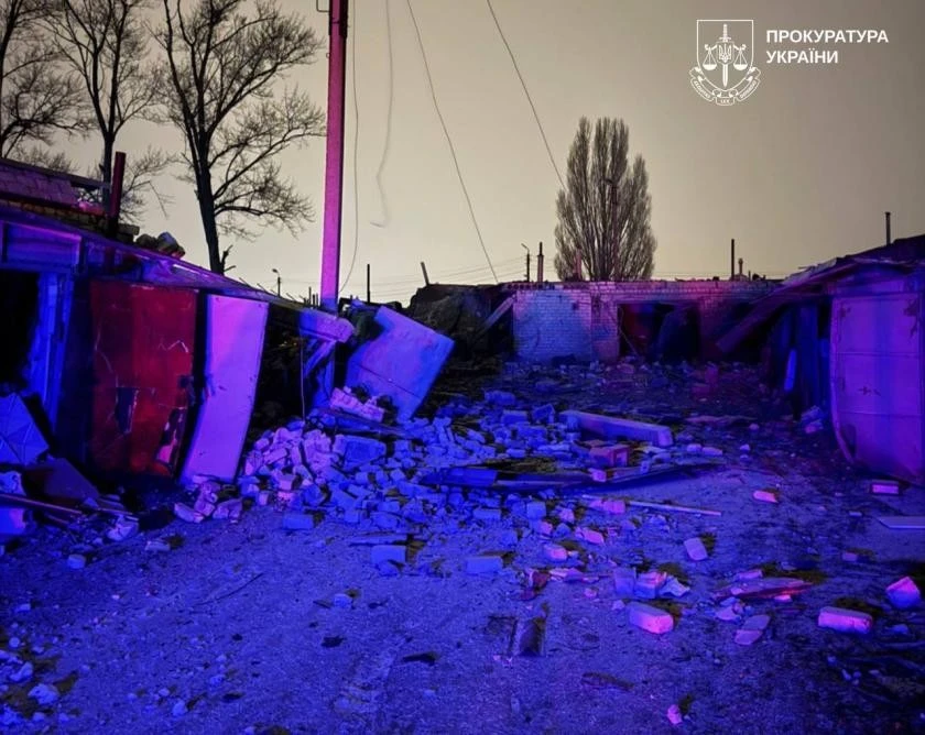 Ракетний удар по Слобідському району Харкова: пошкоджені гаражі та житлові будинки