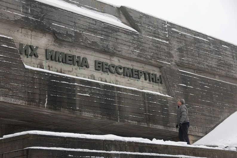 >Прощавай, “язик”: скульптурну галерею Музею війни очистили від російських написів