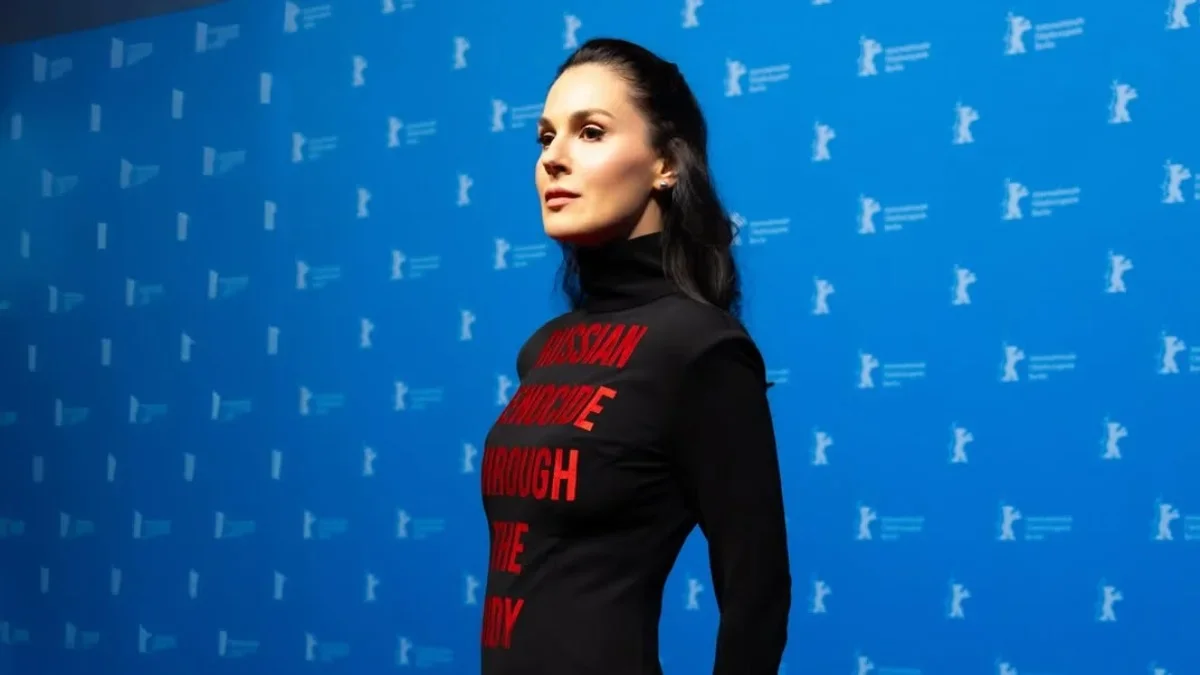 «Геноцид через тіло»: Маша Єфросиніна перетворила червону доріжку Берлінале на маніфест проти воєнних злочинів