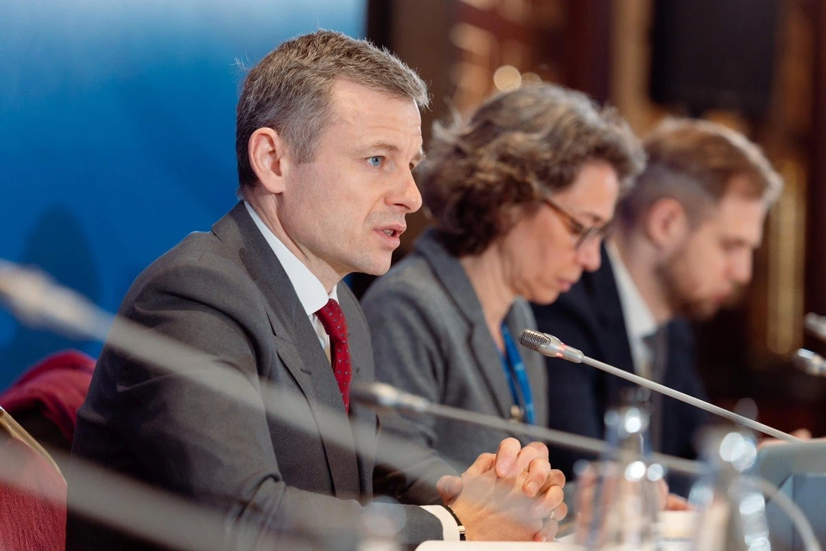 Податкова реформа 2027: Кабмін готує нові правила для посилок та онлайн-доходів