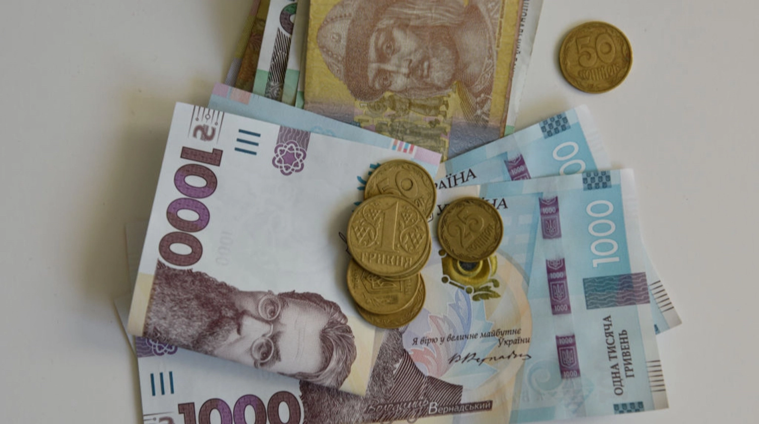 Обсяг готівкових коштів, якими користуються громадяни та бізнес в Україні, продемонстрував незначне зниження у першому кварталі 2026 року.