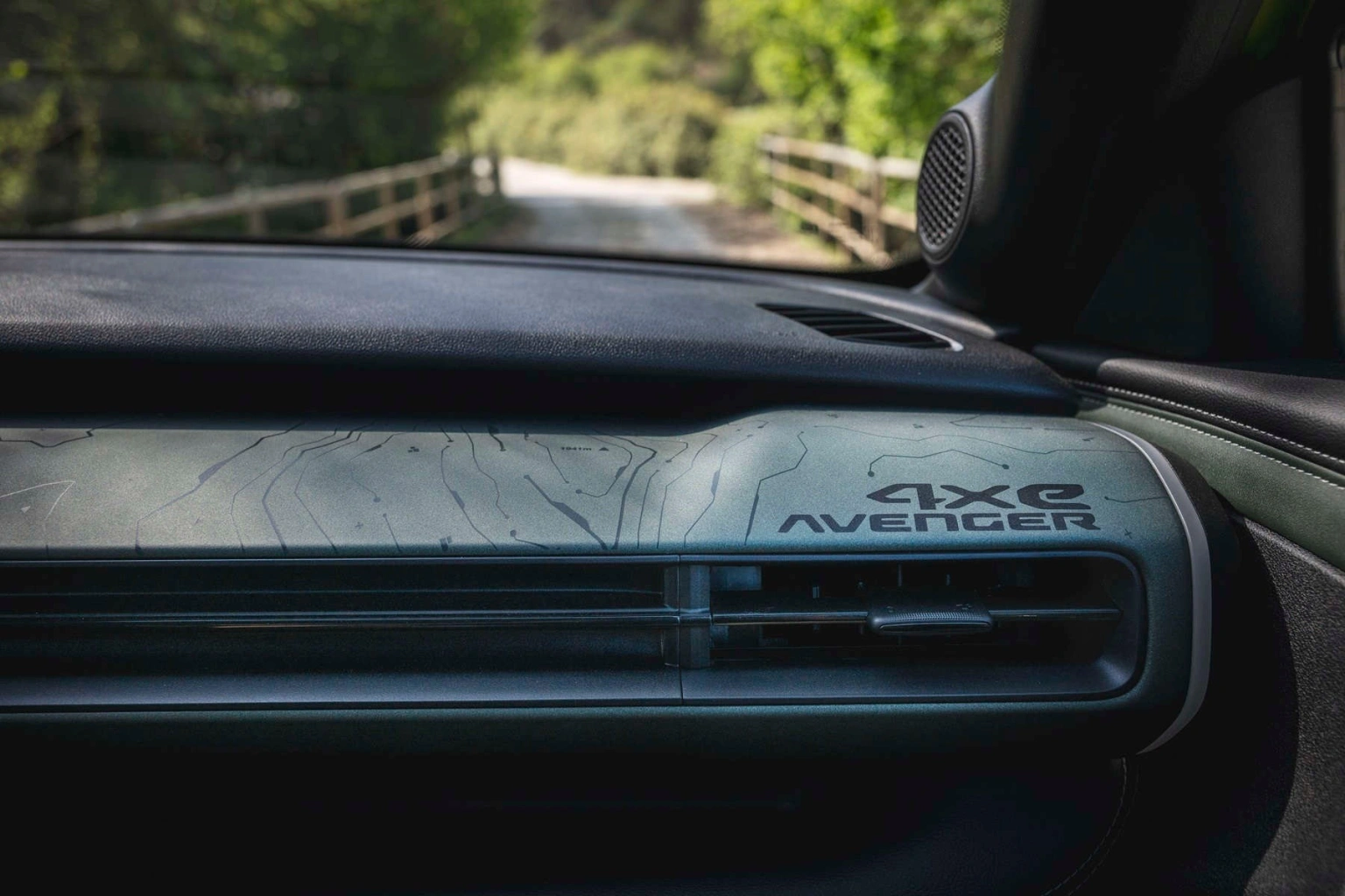 Кросовер Jeep Avenger отримав ювілейне оновлення та розширив лінійку двигунів