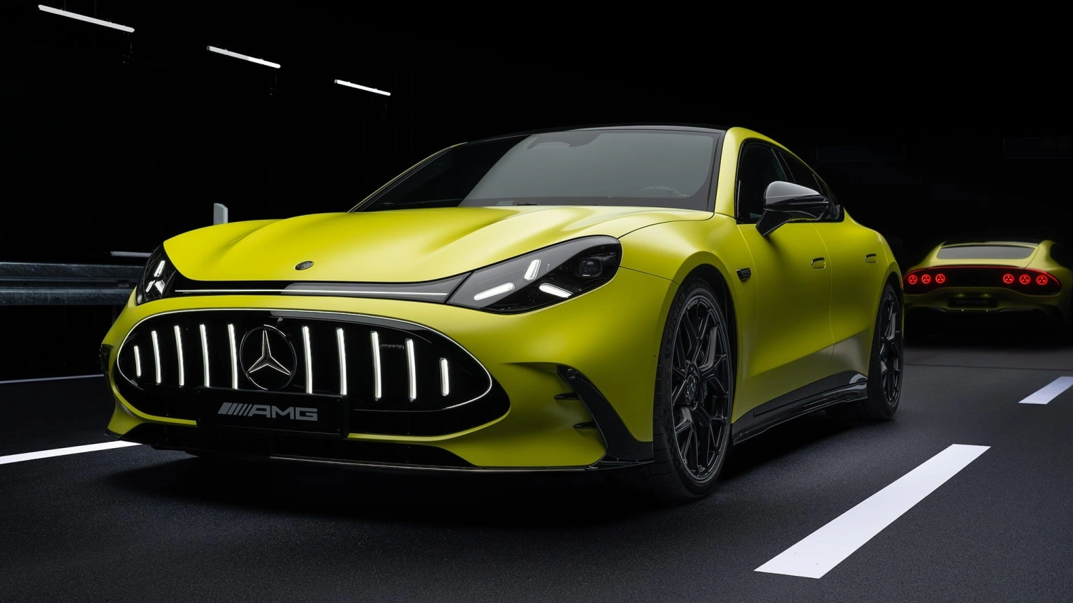 Створений з нуля: бренд Mercedes-AMG випустив шалений електричний фастбек