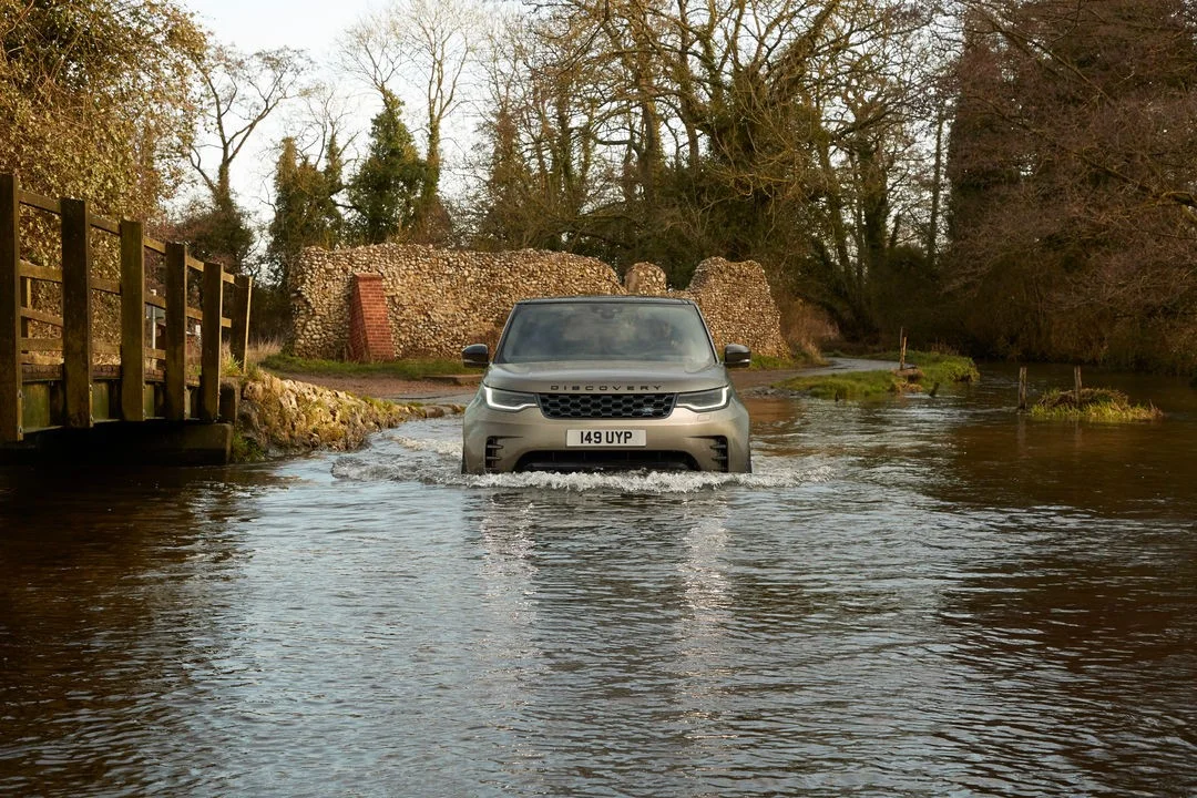 Land Rover Discovery: практичний універсал підвищеної прохідності для сімейних маршрутів і далеких поїздок