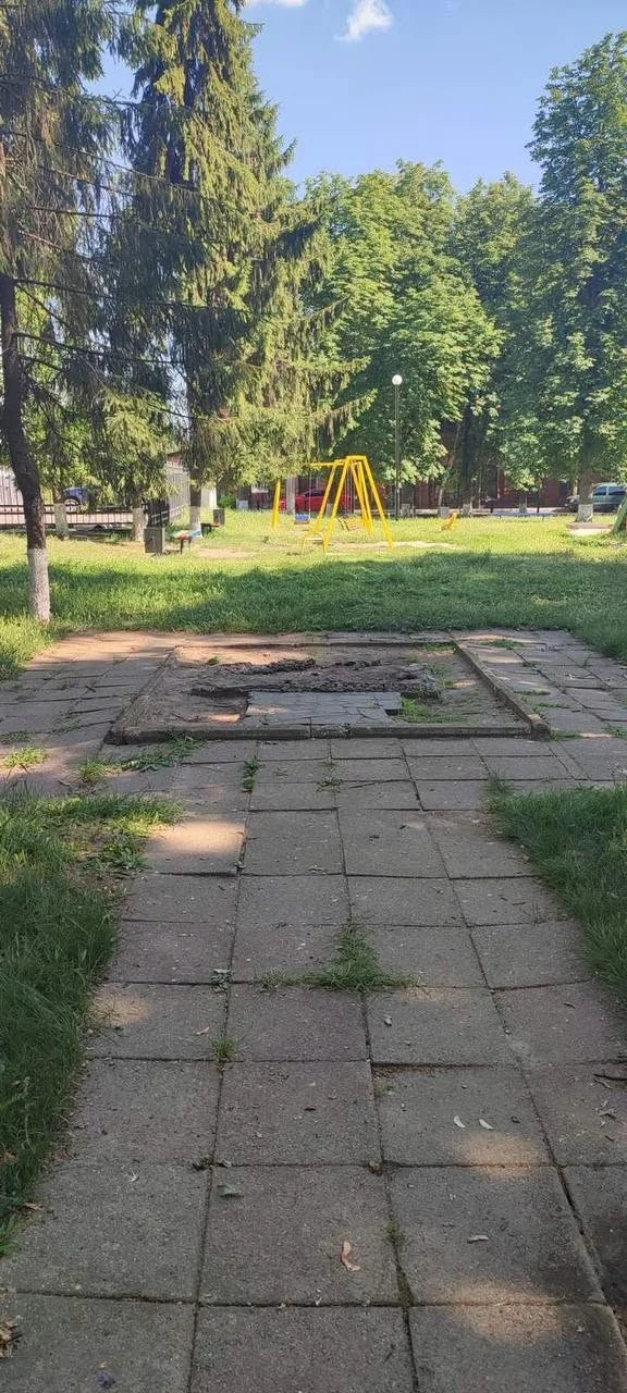 У Берестині виявили порожнечу під монументом радянському діячу