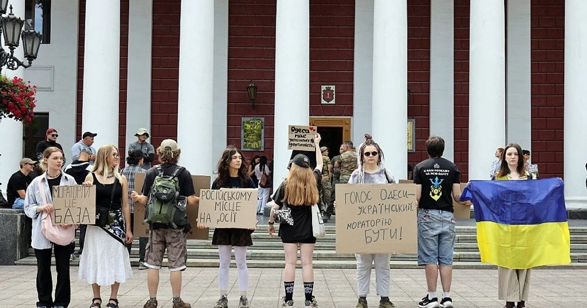 Протестні акції після рішення про звільнення міністра оборони