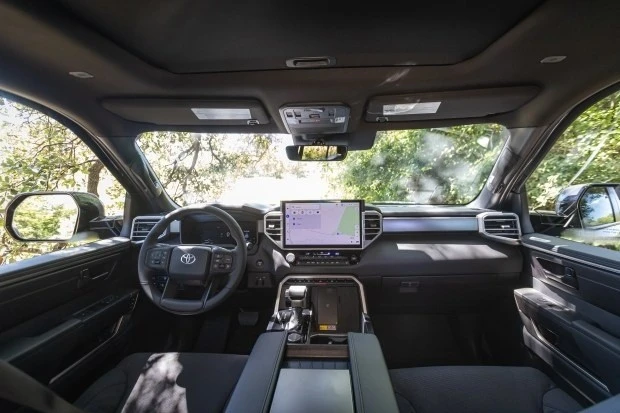 Toyota готує Sequoia до далеких маршрутів і додає новий пакет Trailhunter